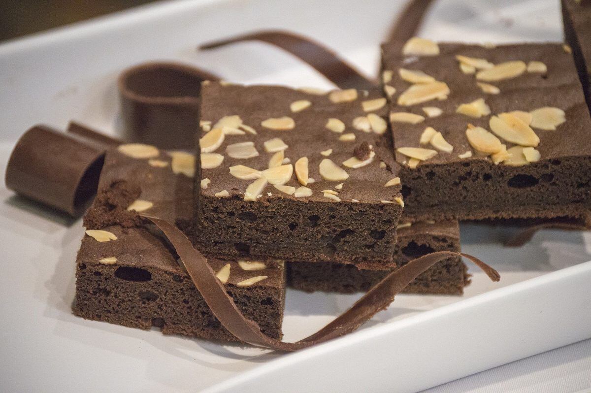 Para tener el brownie perfecto debes cuidar desde los ingredientes, el tiempo de cocción hasta el corte. (Foto: Pixabay)