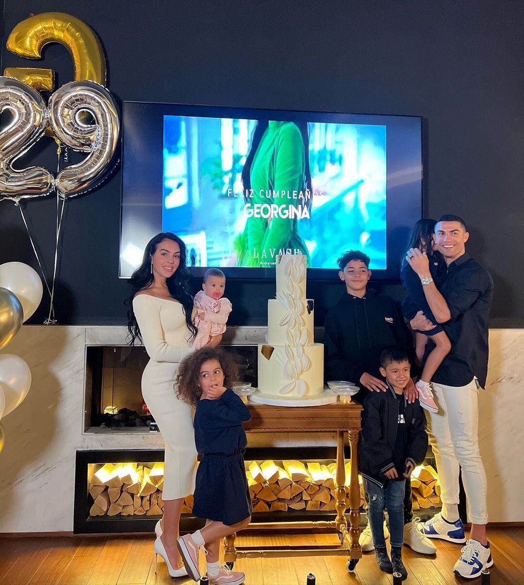 Georgina Rodríguez en familia junto a Cristiano Ronaldo y sus hijos (Foto: Georgina Rodríguez / Instagram)