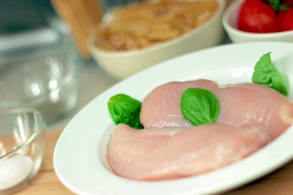 Las rayas blancas afectan a la textura y valores nutricionales del pollo. (Foto: Pexels)
