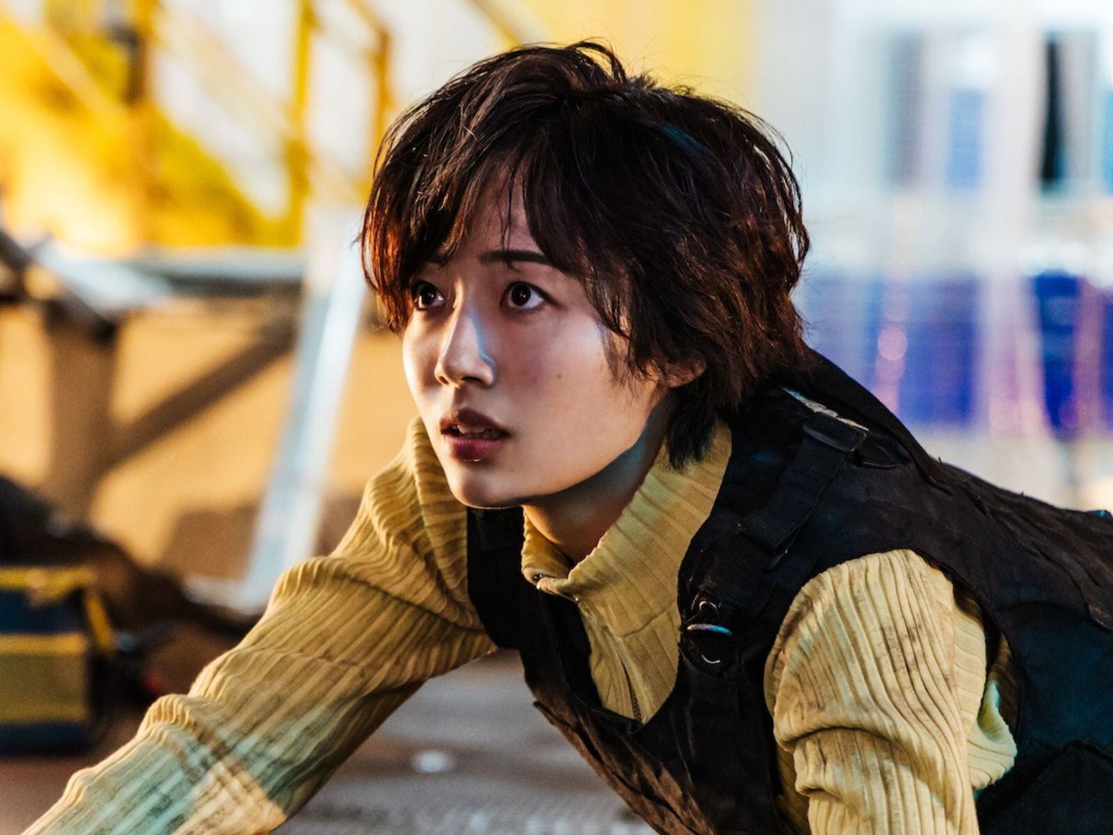Misato Morita como Kaori Makimura, la hermana de Hideyuki en la película "City Hunter" (Foto: Netflix)