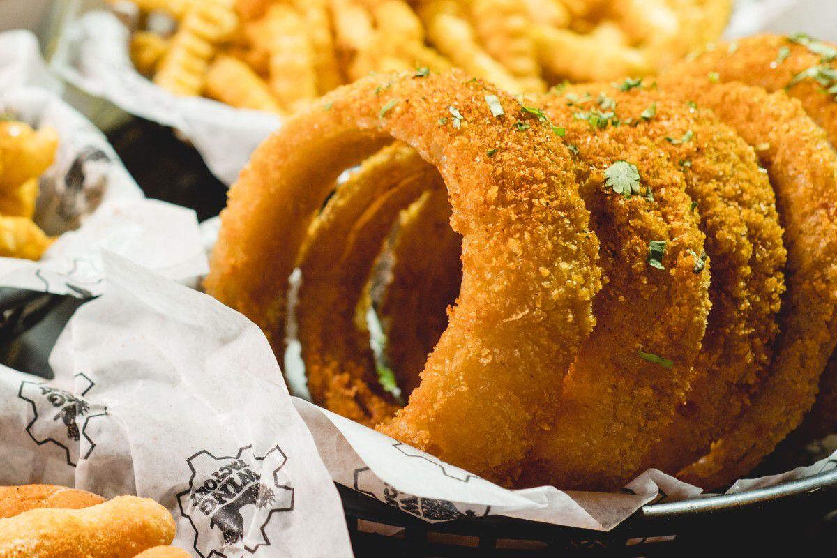Onion rings. (Foto: Wing Factory)