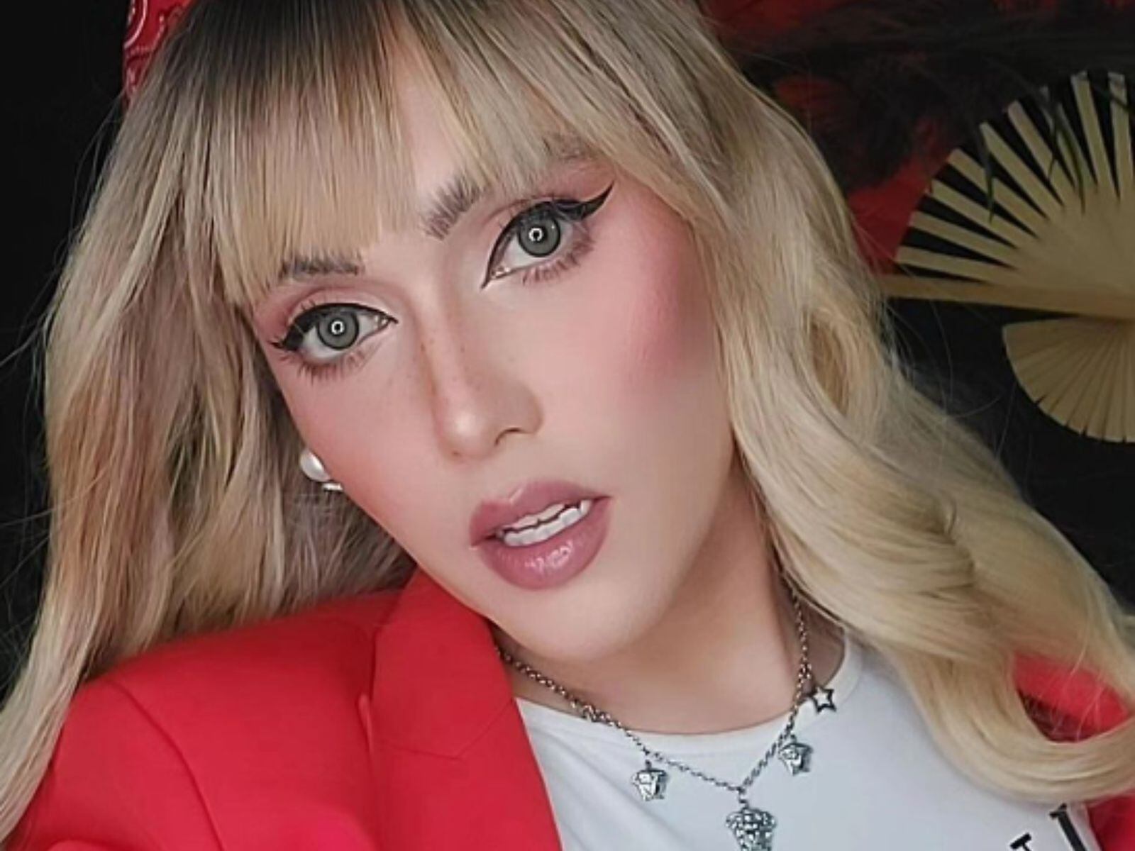 La actriz trans con el cabello teñido (Foto: Coco Máxima / Instagram)