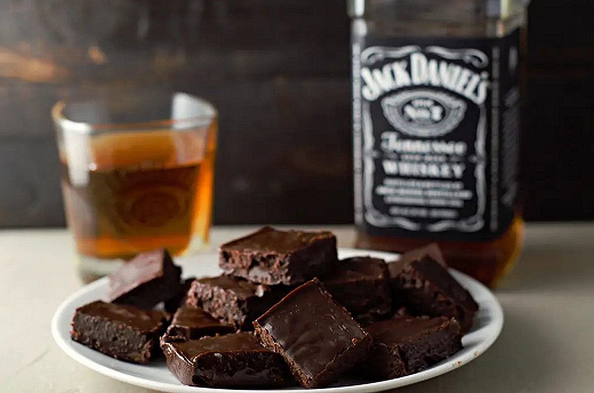La combinación de chocolate y whisky se volverá una de tus favoritas con esta receta. (Foto: Sugarlab)