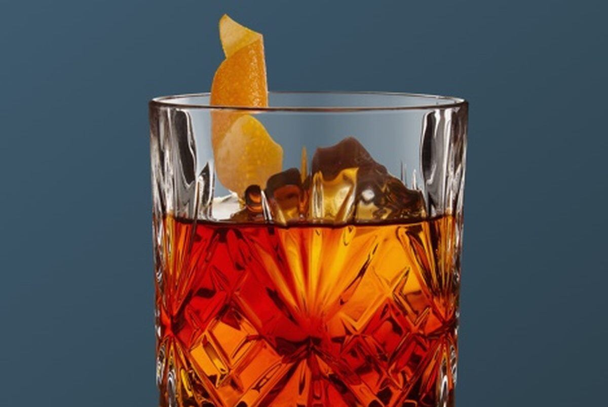 El Rum Fashioned puede convertirse en el mejor cierre para tu noche de San Valentín en pareja. (Foto: Ron Santa Teresa)