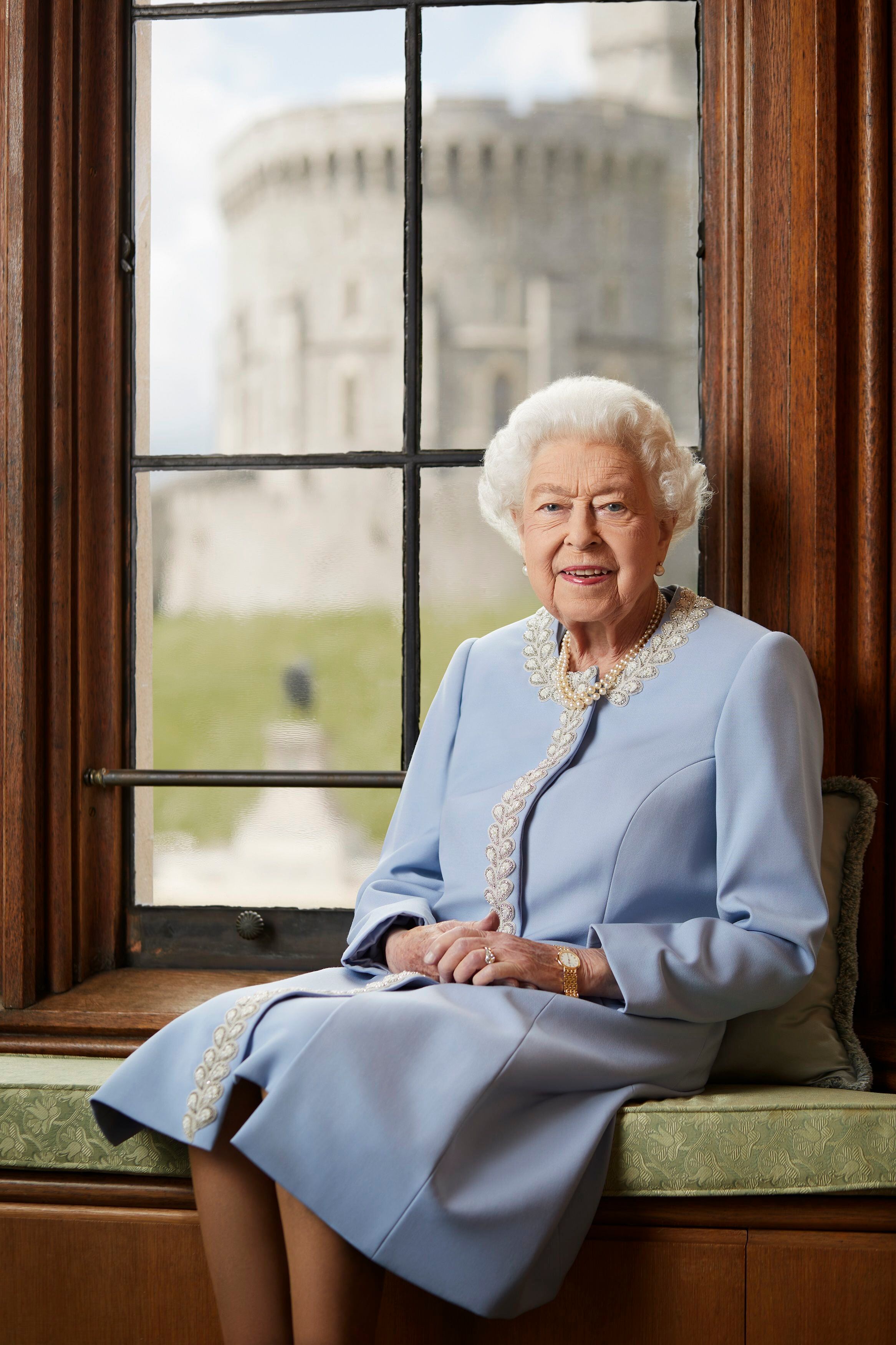 El retrato de Isabel II del Reino Unido por su Jubileo de Platino. (Foto: EFE/Twitter The Royal Family/Ranald Mackechnie)