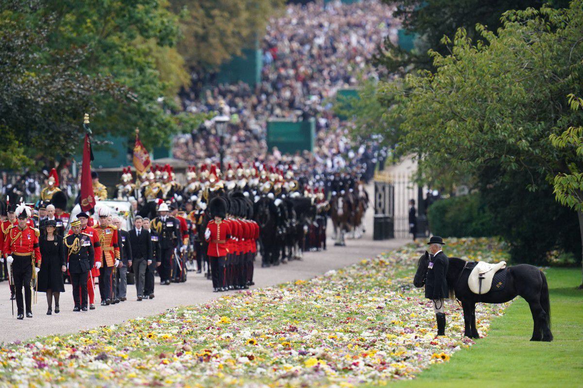 Terry Pendry protagonizó uno de los momentos más conmovedores en los funareles de Isabel II. (Foto: AFP)