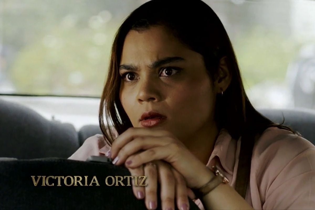 Victoria Ortiz es Clara Inés Ríos en “Aún queda mucho por cantar” (Foto: Caracol Televisión)
