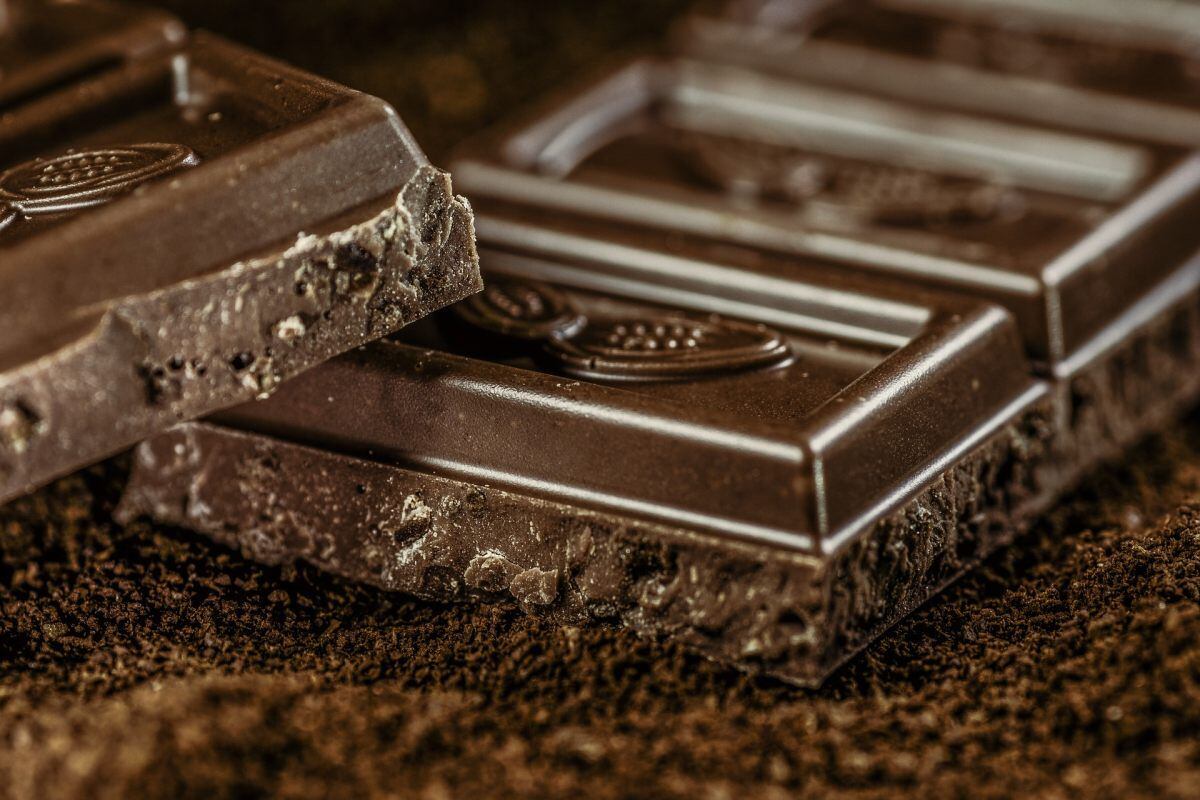 Este alimento está de fiesta cada 7 de julio en el Día Mundial del Chocolate y aquí te explicamos por qué no es bueno guardarlo en la nevera. (Foto: Pixabay)